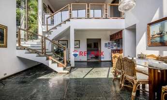 Imagem 7: Excelente Casa, 02 Suítes, 02 Vagas, Jardim Amplo, muito verde, Piscina, Churrasqueira e O