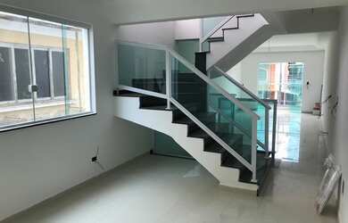 Imagem 2: Sobreposta Alta, 3 dormitórios, sendo 1 suíte. Bairro Ponta da Praia - Santos - SP