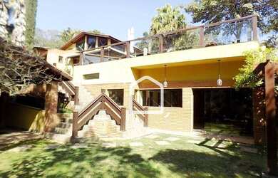 Imagem 5: Ampla casa com ar de fazenda no coração da Granja Viana. Área total de 2.100 m² e 600 m² d