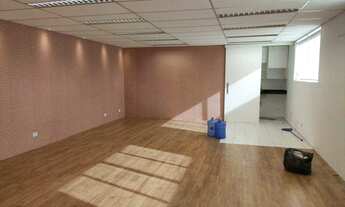 Imagem 4: Sobreloja bem localizada, c/ 100m². Vista p/ Beco do Batman