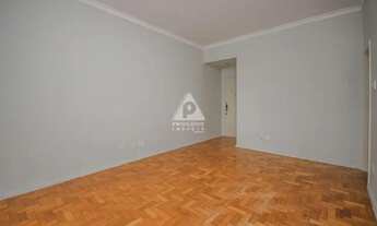 Imagem 3: Apartamento com 3 quartos e dependência completa em rua nobre no bairro de Laranjeiras!