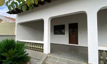 Imagem 2: Linda casa com excelente localização no centro de Piratininga para Venda