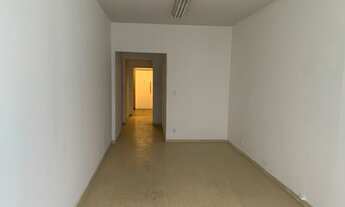 Imagem 2: Sala comercial em Copacabana em prédio reformado com segurança