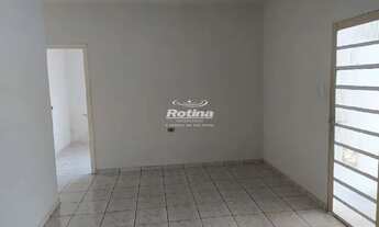 Imagem 3: Casa para aluguel, 3 quartos, 2 vagas, Custódio Pereira - Uberlândia/MG - R$ 1.200,00
