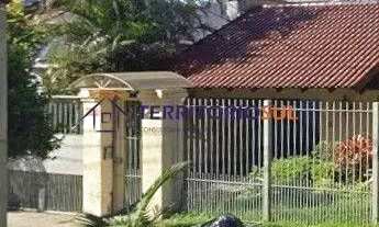 Imagem 2: Excelente residência térrea com 272m² de área privativa, com 4 domritórios e 6 vagas de ga