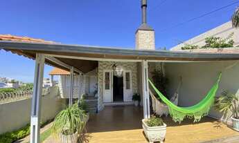 Imagem 2: Casa 298m², amplo pátio com piscina Central