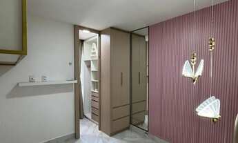 Imagem 11: Viva o Alto Padrão: Casa com 4 Suítes, Piscina e Energia Solar