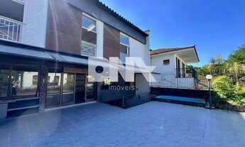 Imagem: Casa de rua - Duplex / Residencial / Jardim