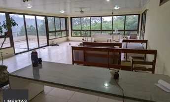 Imagem 2: Casa em Porto Alegre, no bairro Vila Nova, com 4 dormitório(s), e 4 banheiros, à