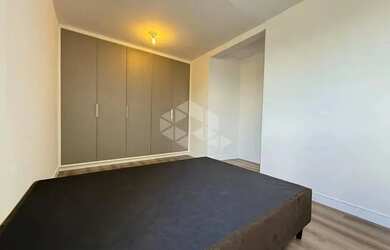 Imagem 4: Kitnet Semi Mobiliada de 25 m² na Agronômica: Praticidade e Localização Central