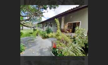 Imagem 4: Casa de condomínio para venda tem 215 metros quadrados com 5 quartos