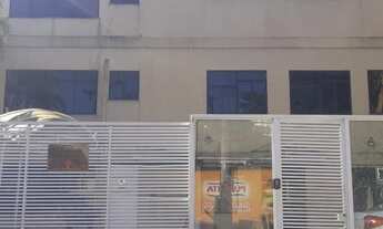 Imagem: Estrada de Jacarepaguá, prédio de 3 pavimentos