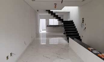 Imagem 3: Sobrado para venda possui 190 metros quadrados com 3 quartos em Santa Maria - Santo André