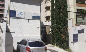 Imagem 4: Sala reformada com 12 m², com ar condicionado. Recepção e 2 vagas privativas para os cl