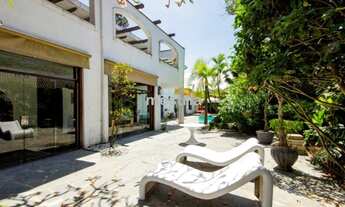 Imagem: Casa com muito espaço, piscina, jardim