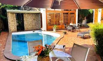 Imagem 5: Casa de condomínio para venda possui 595 metros quadrados com 5 quartos