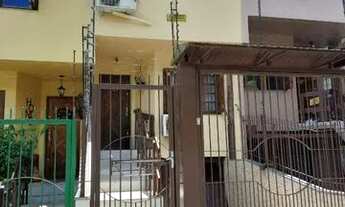 Imagem 2: Sobrado triplex semimobiliado com 2 dormitórios, banheiro, lavabo, sala de estar e jantar