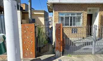 Imagem: Casa com 1 quarto, sala, cozinha, banheiro