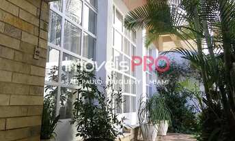 Imagem 4: Casa em Moema de 237m² com piscina e churrasqueira