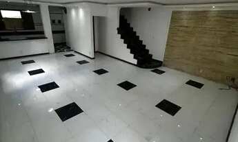 Imagem 2: Imóvel para venda possui 250 metros quadrados com 4 quartos em Vila Valqueire - Rio de Jan