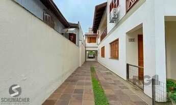 Imagem 3: Casa em Porto Alegre, no bairro Tristeza, com 3 dormitório(s), e 3 banheiros, à