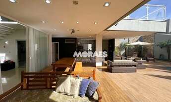 Imagem 2: Casa em Condomínio Fechado com 3 suítes, (2 vagas), à venda, a/c 310 m² por R$ 3.200.000