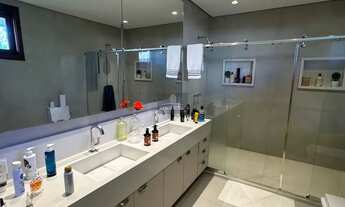 Imagem 4: Mansão de Luxo à Venda na Praia do Forte: 5 Suítes, 654,95 m² de Puro Conforto!