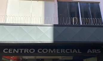 Imagem 2: Sala com recepção, mais quatro salas amplas, todas com piso cerâmico e divisórias de gesso