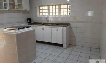 Imagem 4: Sobrado para Venda em Santo André, Jardim, 3 dormitórios, 1 suíte, 4 banheiros, 2 vagas