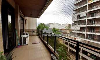 Imagem 1: Amplo apartamento de frente com 2 vagas e varandão perto da praça Vanhargem!