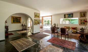 Imagem 5: Casa com muito espaço, piscina, jardim e com 5 dormitórios