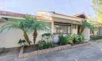 Imagem 3: Linda Casa de Esquina, com 200 m com 4 quartos. Suíte, 3 vagas, Bairro nobre Residencial