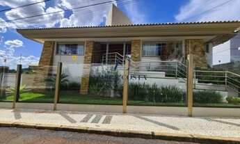 Imagem 4: Sobrado para aluguel e venda possui 700 metros quadrados com 5 quartos