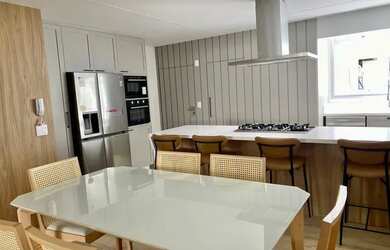 Imagem 2: Alugo anual, apartamento de 147 m2 c/ 3 quartos ( 1 suíte máster e 2 Demi) (frente mar