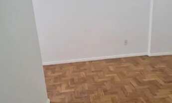 Imagem 3: Amplo apto. sala e quarto com dependências, fundos, com 01 garagem, silencioso, edifício r