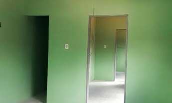 Imagem 7: Casa com 50m², 01 quarto, 01 banheiro, cozinha, sala, área de serviço e forrada. Próximo a