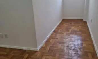 Imagem 2: Amplo apto. sala e quarto com dependências, fundos, com 01 garagem, silencioso, edifício r