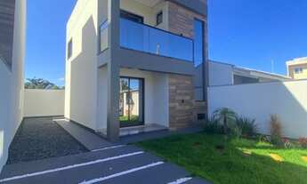 Imagem 4: Sobrado com arquitetura moderna - área externa ampla para piscina - rua asfaltada