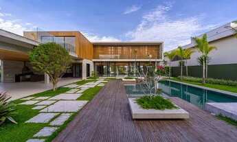 Imagem 3: Sobrado para aluguel tem 1624 metros quadrados com 6 quartos