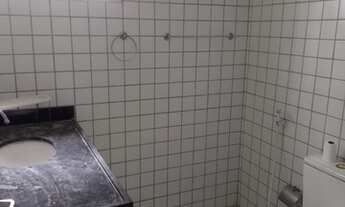 Imagem 7: Apartamento no Espinheiro, prédio antigo em pilotis numa localização excelente!!!