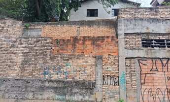 Imagem: Terreno com casa para reforma ou demolição