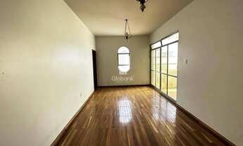 Imagem 2: Casa em Montes Claros, no bairro Melo, à venda