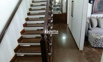 Imagem 5: Casa estilo sobrado com 5 quartos sendo 3 suítes para venda no bairro Fundinho Uberlândia