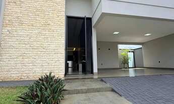 Imagem 2: Casa à venda em Rio Verde com 4 suítes, armários embutidos, churrasqueira, piscina e espaç