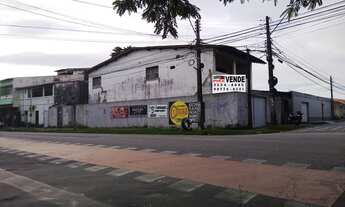 Imagem: Casa em uma esquina em avenida no Melhor