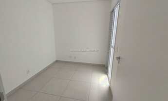 Imagem 5: Com 2 quintais! Em excelente localização, próximo à Rua das Hortências e Av. Andrade Neves