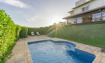 Imagem 5: Casa espaçosa com quintal gramado em Sousas