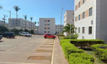 Imagem 7: Apartamento térreo com quintal e armários na cozinha