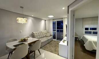 Imagem 7: Apartamento semimobiliado com 2 dormitórios, sala de estar e jantar integradas com sacada