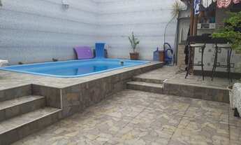 Imagem 2: Sobrado averbado com ampla suíte + dependências e piscina com deck